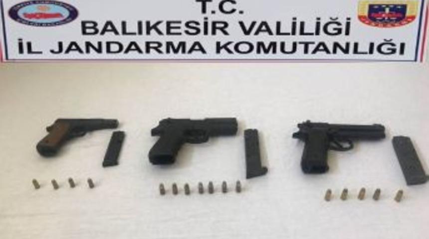 Balıkesir&rsquo;de Jandarmadan Silah Operasyonu