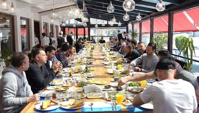 Atiker Konyaspor Teknik Heyeti Ve Oyuncuları Kahvaltıda Bir Araya Geldi 2