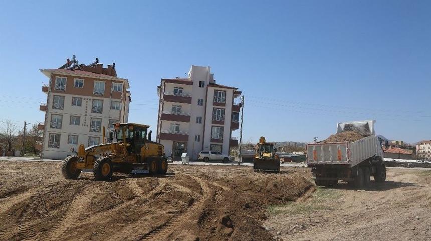 Aşık Seyrani Mahallesinde Park Zemin &Ccedil;alışmalarına Başlandı