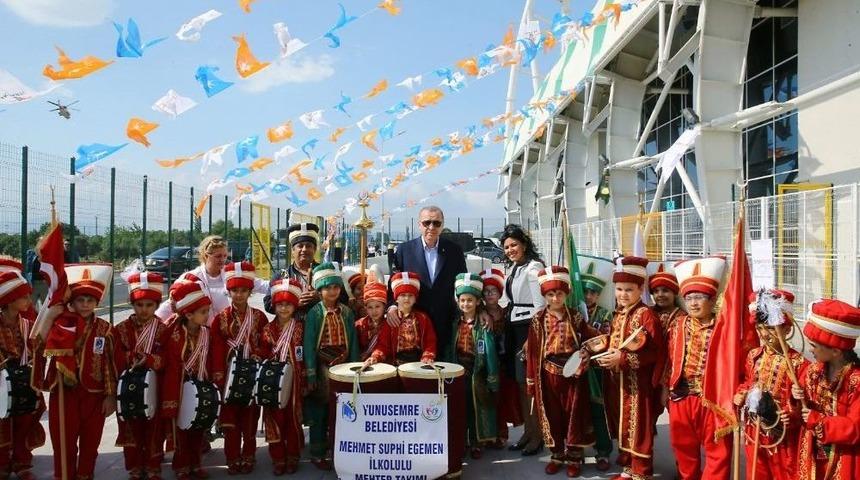 Cumhurbaşkanı Erdoğan&rsquo;ı Yunusemreli Minik Mehteranlar Karşıladı