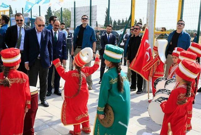 Cumhurbaşkanı Erdoğan’ı Yunusemreli Minik Mehteranlar Karşıladı