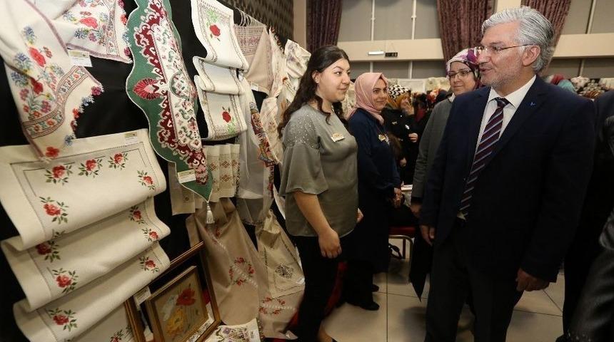 "mutlu Olmanın Form&uuml;lleri" Ko-mek Sergisinde