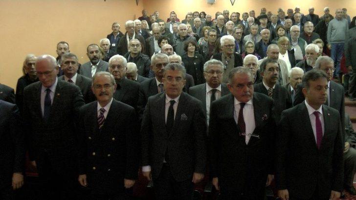 Chp İlçe Kongresinde İstiklal Marşı Çalınamayınca, Yerel Gazeteci, Boynunda Fotoğraf Makinesiyle Marşı Söyletti G2