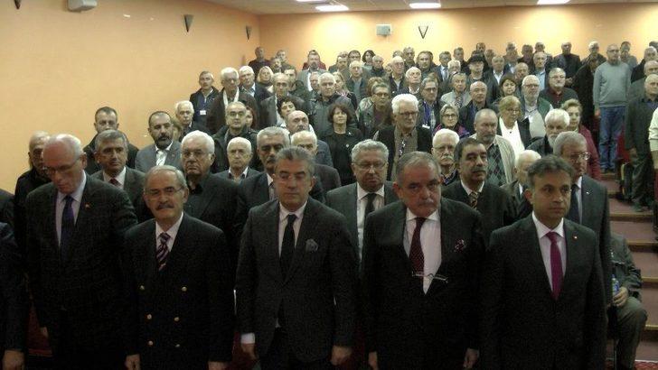 Chp İlçe Kongresinde İstiklal Marşı Çalınamayınca, Yerel Gazeteci, Boynunda Fotoğraf Makinesiyle Marşı Söyletti G3