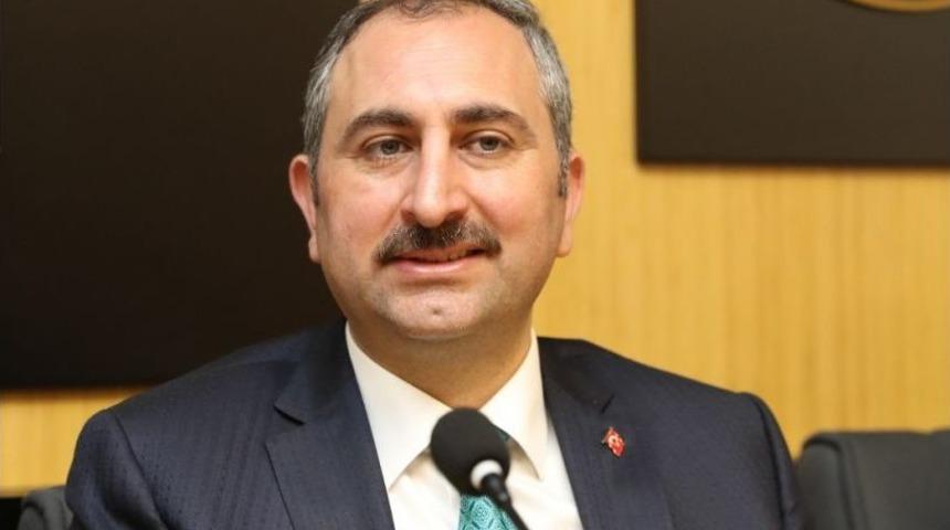 Bakan G&uuml;l, Mehmet&ccedil;iğe Moral Ziyaretinde Bulunan Sanat&ccedil;ıları Eleştiren Kılı&ccedil;daroğlu&rsquo;na Cevap Verdi: