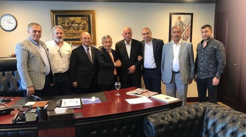 Şahbaz Ve Baş Kol Kola