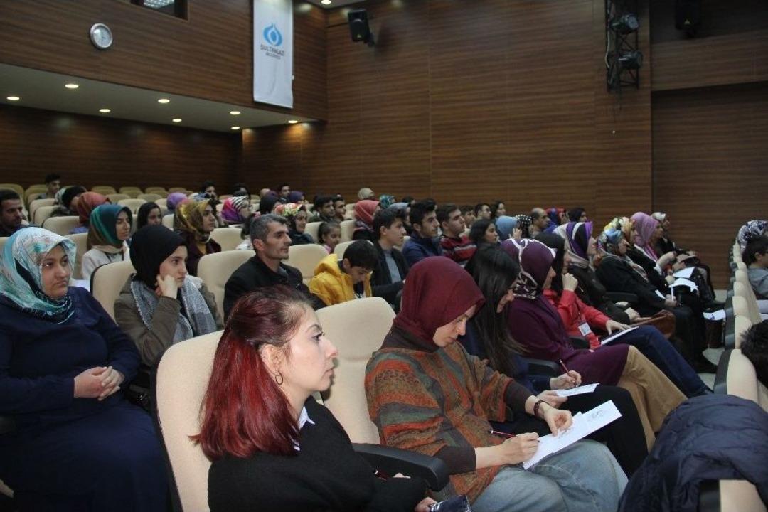 Gazetecilerden Sultangazi&rsquo;de İnteraktif Kişisel Gelişim Semineri
