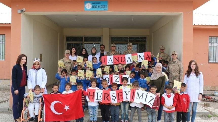 Mehmet&ccedil;ikten &Ouml;ğrencilere Anlamlı Ziyaret