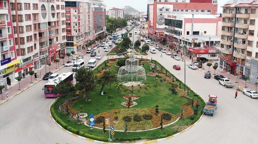 Van’daki Cadde Ve Kavşaklar Çiçek Açtı