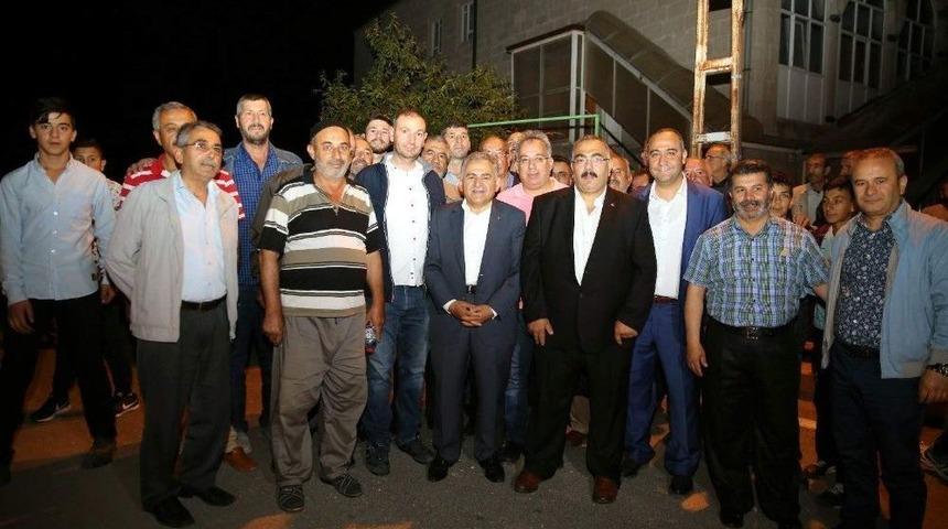 Başkan B&uuml;y&uuml;kkılı&ccedil; Mimarsinan Dere Mahallesinde Vatandaşlarla Sohbet Etti