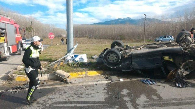 Sakarya’da Trafik Kazası: 3 Yaralı