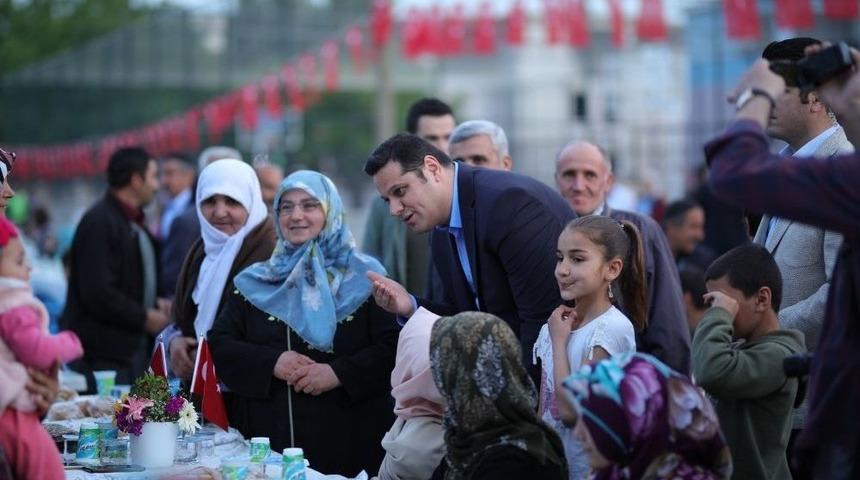 İpekyolu Belediyesinin &lsquo;kardeşlik Sofrası&rsquo; Mahallelerde