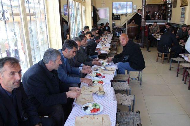 Kaymakam Dundar, Esnafla Kahvaltıda Bir Araya Geldi