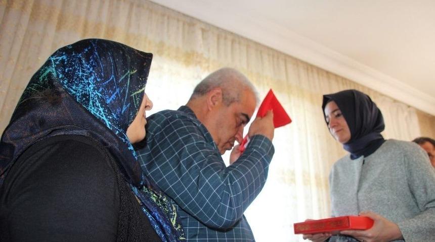 Bakan Kaya, Şehit Evi Ve &Ccedil;ocuk Evini Ziyaret Etti