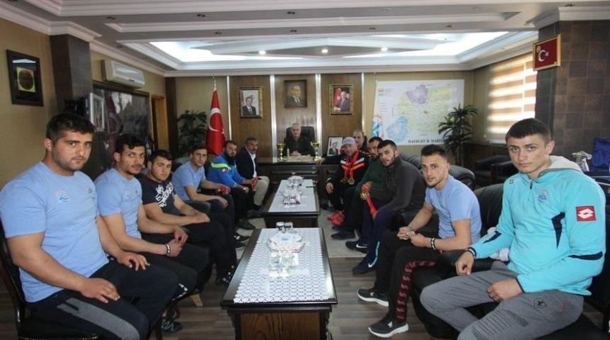 Bayburtlu Sporcuların Bileği B&uuml;k&uuml;lm&uuml;yor