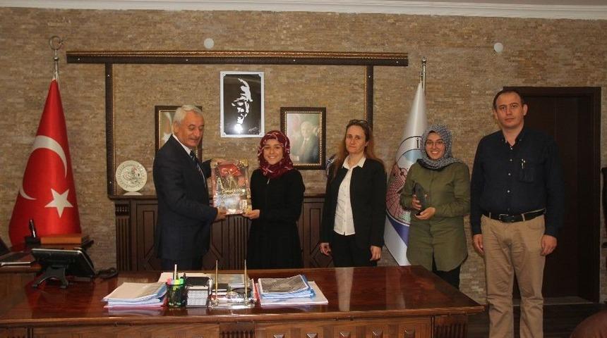 &Ccedil;anakkale&rsquo;den D&ouml;nen &Ouml;ğrenciler Başkan Karayol&rsquo;u Ziyaret Etti