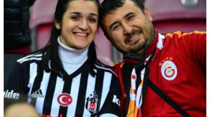Galatasaray-akhisarspor Ma&ccedil;ında Beşiktaş Formalı Kadın Dikkat &Ccedil;ekti