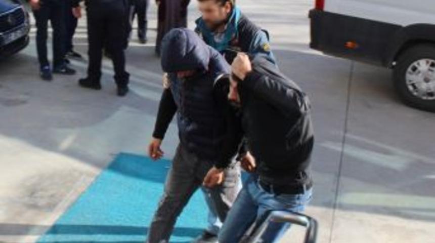 Uyuşturucu Satıcılarından 3&rsquo;&uuml; Tutuklandı