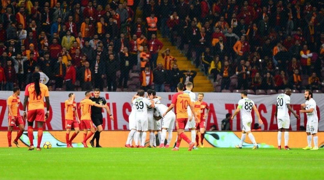 S&uuml;per Lig: Galatasaray: - Tm Akhisarspor: 2 (ilk Yarı)
