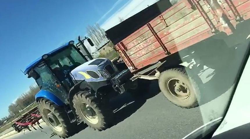 Traktörle Ters Yönde Giden Sürücü Herkesi Tehlikeye Attı