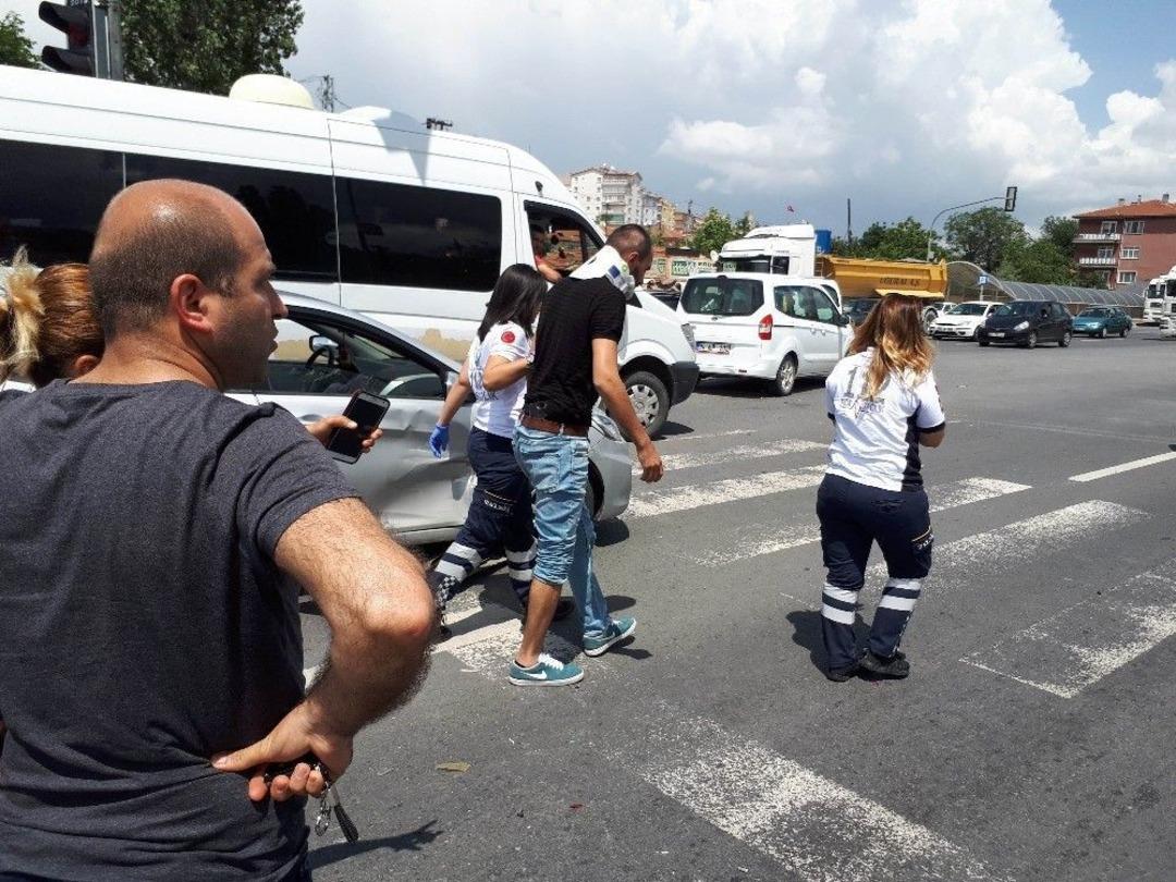 Başkent&rsquo;te Zincirleme Trafik Kazası: 3&rsquo;&uuml; Polis 4 Yaralı