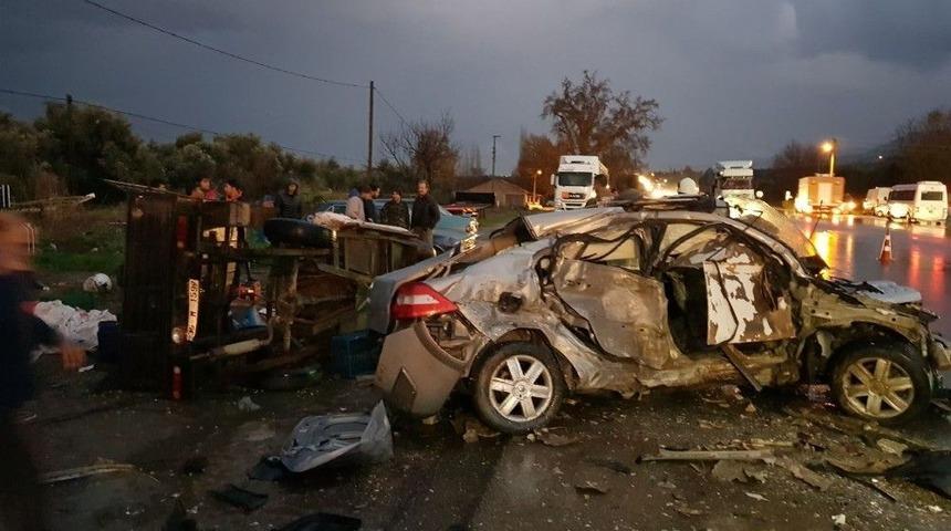 Tire&rsquo;de Feci Kaza: 1 &Ouml;l&uuml;, 2 Yaralı