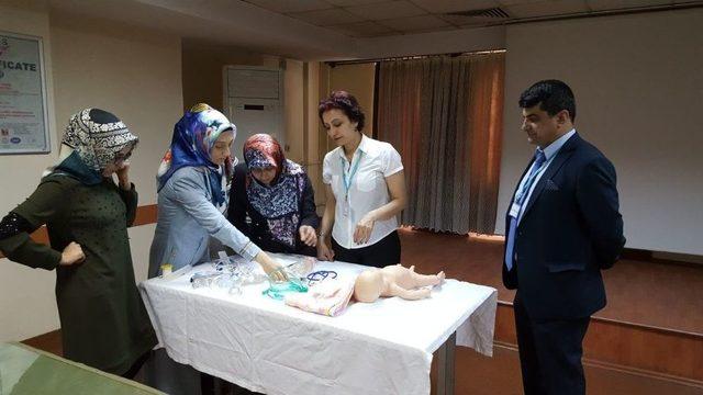 Uygulamalı Yeni Doğan Canlandırma Eğitimi Gerçekleştirildi 1