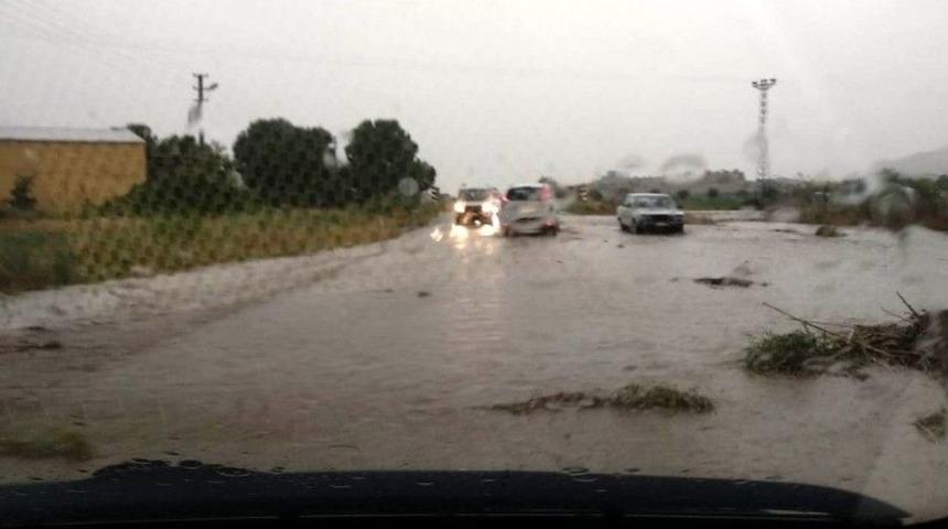 Ağrı Ve Kars&rsquo;ta Sağanak Yağış Sele D&ouml;n&uuml;şt&uuml;