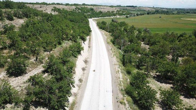 Yazıhan’da 20 Km’lik Grup Yolu Asfaltlanıyor