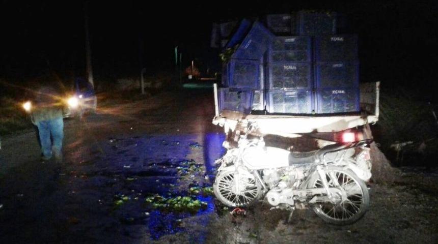 Kamyonete Çarpan Motosikletli Hayatını Kaybetti