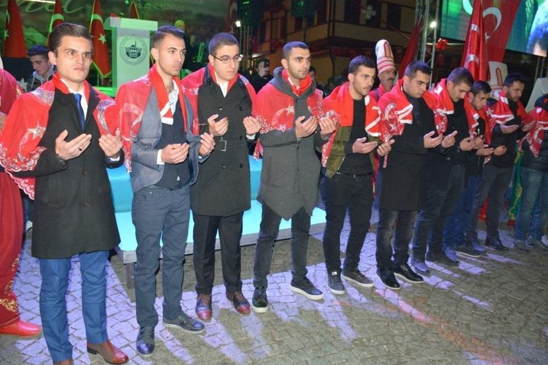 Kınalı Kuzular İ&ccedil;in Asker Eğlencesi