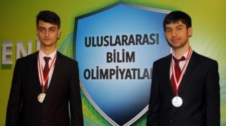 İhlas Koleji &Ouml;ğrencileri T&uuml;bitak Milli Takımında