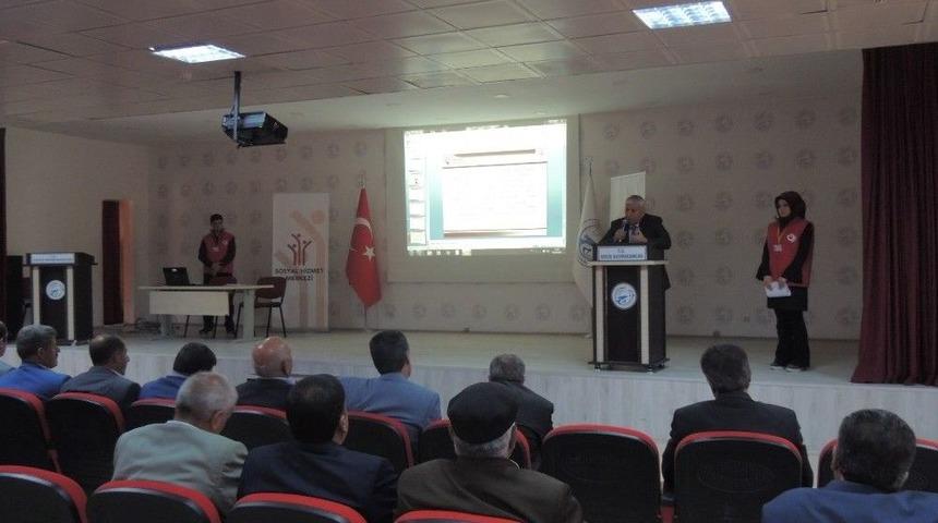 Van Asp İl M&uuml;d&uuml;r&uuml; &Ccedil;ohaz, Erciş&rsquo;te Muhtarlara Asdep Ve Erken Yaşta Evlilik Semineri Verdi