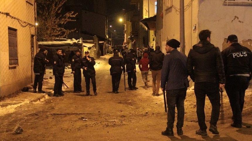 Erzurum&rsquo;da Akraba Kavgası Mahalleyi Savaşına &Ccedil;evirdi