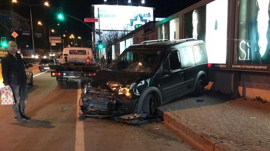 Bağdat Caddesi&rsquo;nde Araba Yayaların &Uuml;st&uuml;ne &Ccedil;ıktı