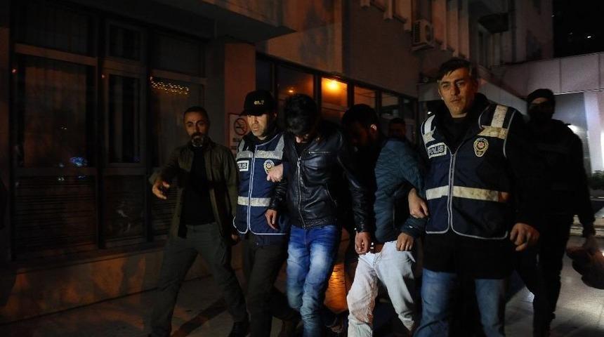 Sahte Altınları Kuyumcuya Satma Anı Kamerada