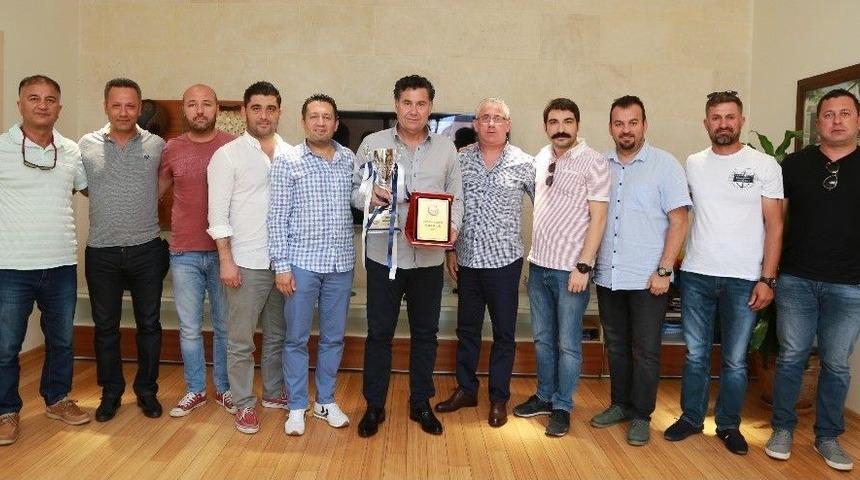 Yalıkavakspor Yöneticilerinden Başkan Kocadon’a Ziyaret