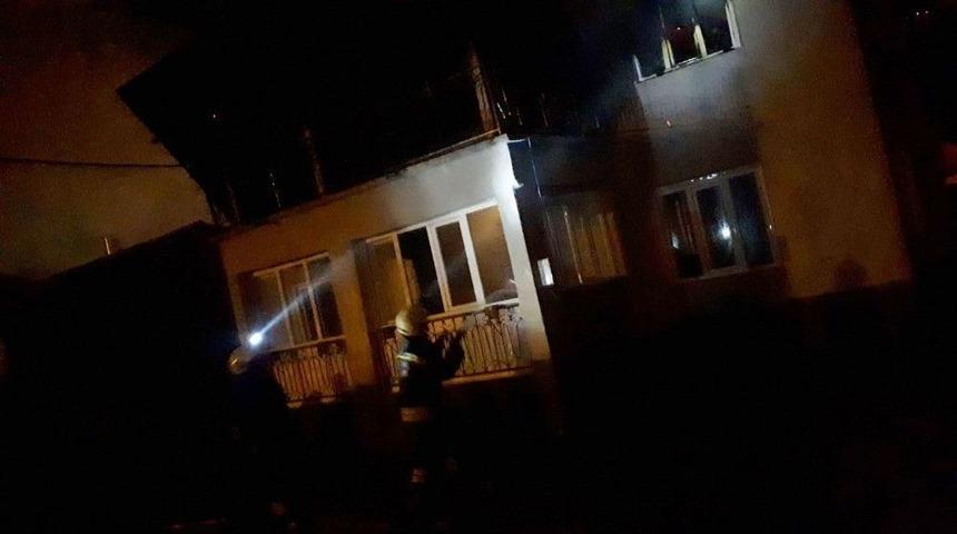 Konya&rsquo;da Yıldırım D&uuml;şen 2 Katlı Ev Yandı