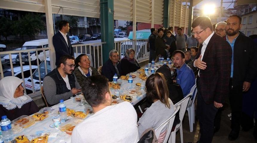 Merkezefendi Belediyesi İftar Sofrasını İlbade Mahallesi&rsquo;nde Kurdu