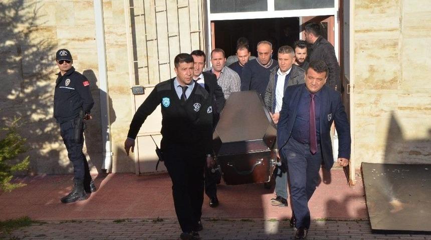 Cenazeler Fak&uuml;lte Binasından Morga G&ouml;t&uuml;r&uuml;ld&uuml;