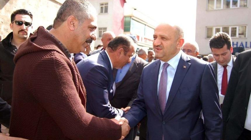 Başbakan Yardımcısı Fikri Işık Bitlislilerle Bir Araya Geldi