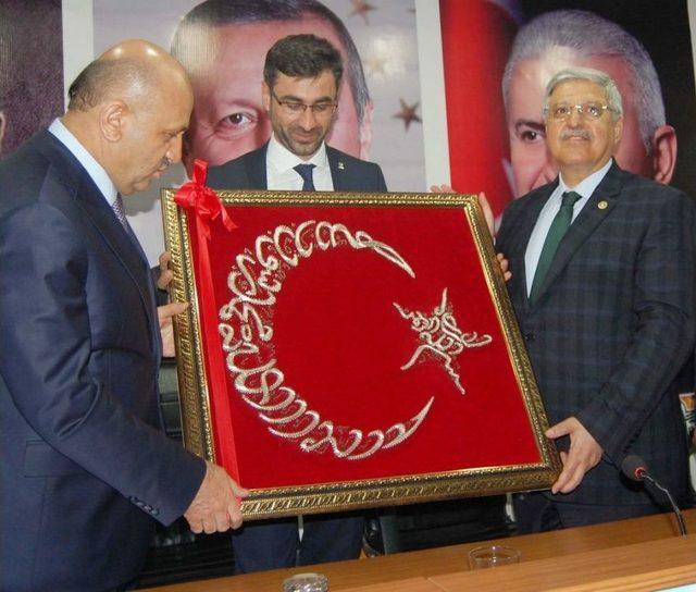 Başbakan Yardımcısı Fikri Işık Bitlislilerle Bir Araya Geldi