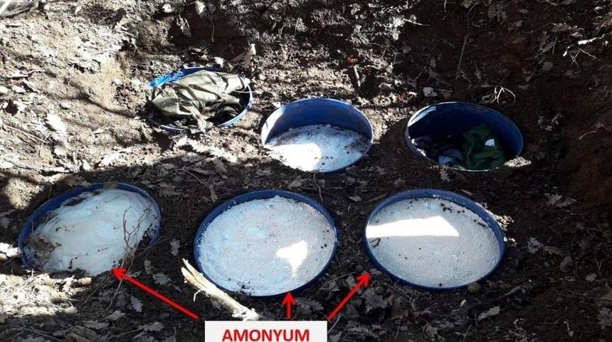 Bitlis&rsquo;te 5 Sığınak İ&ccedil;inde Toprağa G&ouml;m&uuml;l&uuml; Bin Kilo Amonyum Nitrat Ele Ge&ccedil;irildi