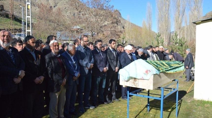 Fren Boşalan Kamyonetin Altında Kalarak Hayatını Kaybeden &Uuml;niversite &Ouml;ğrencisi Gen&ccedil; Kıza Son G&ouml;rev