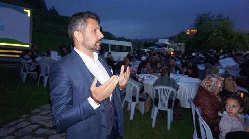 D&uuml;nyanın Merkezinde T&uuml;m G&ouml;n&uuml;ller Bir Arada