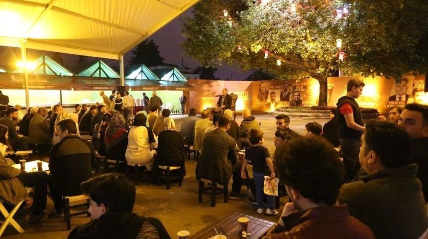 Prof. Dr. Ko&ccedil;, &Ccedil;ınaraltı Sohbetlerinde Sevenleriyle Buluştu