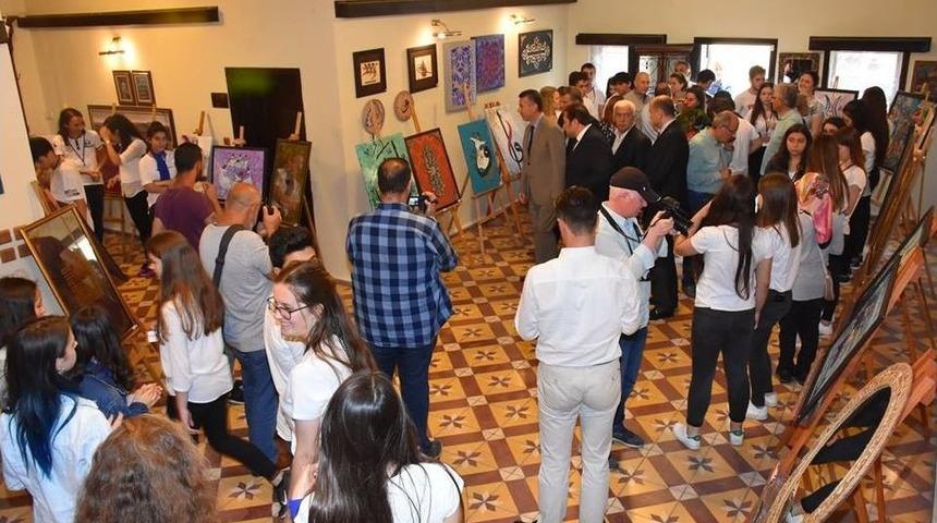 G&ouml;rsel Sanatlar Sergisi A&ccedil;ıldı