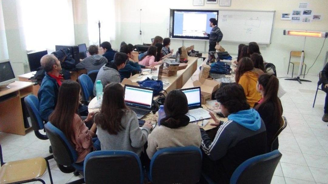 Bir Hediye Kutusu Bir Okulun Ufkunu A&ccedil;tı