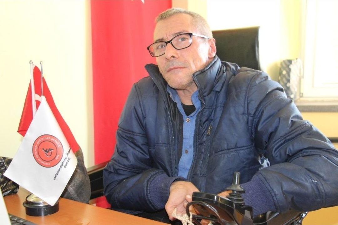 Engelli Vatandaşların Kaldırım &Ccedil;ilesi