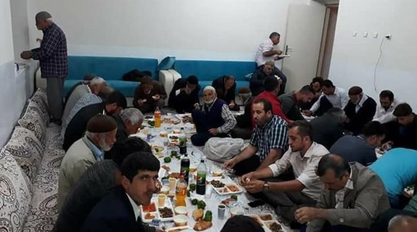 Köy Muhtarından İftar Yemeği
